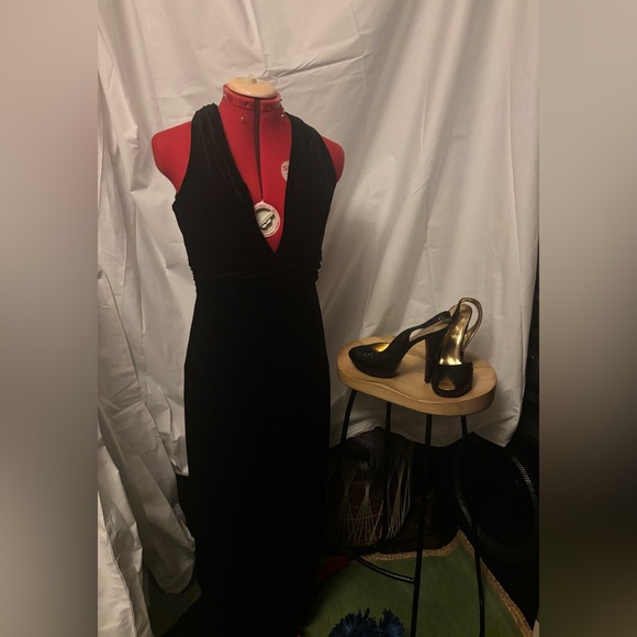 Revelry velvet Black Evening Dress - Picture 4 of 7